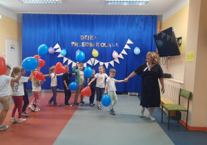 "Pociąg balonowy" - zabawa "Biedronek"