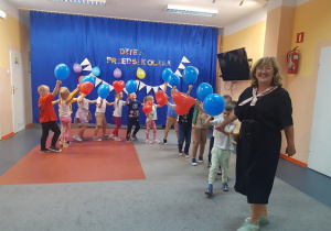 "Pociąg balonowy" - zabawa "Biedronek".