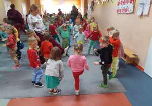 Rytmiczny pokaz.