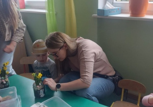 Wspólna praca dzieci i rodziców.