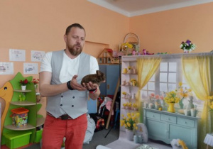 Pan Sebastian opowiada o królikach miniaturowych.