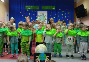 Wspólny śpiew piosenki "Leśne duszki".