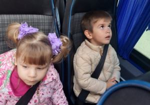 Dzieci w busie.