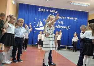 Przygotowanie do tańca.