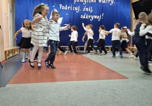 Taniec dzieci.