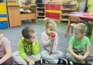 Rozalka określa zapach jabłuszka.