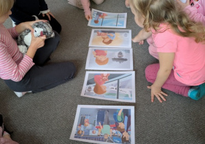 dzieci słuchają opowiadania