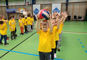 Konkurencja z piłką.