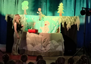 Przedstawienie pt. "Zimowe przygody Bałwanka".