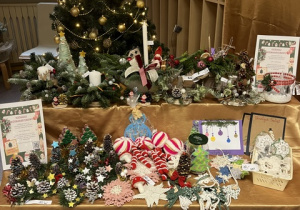 Ozdoby świąteczne przygotowane na kiermasz.