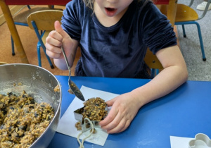 Julia wykonuje zawieszkę