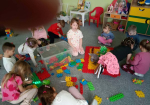 zabawa z dinozaurami