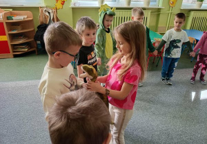 zabawa z dinozaurami