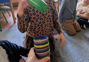 Lila szuka złotego guzika