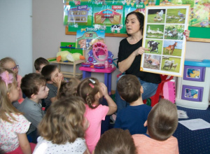 Biedronki poznają rodziny zwierząt z wiejskiego podwórka - zajęcie.